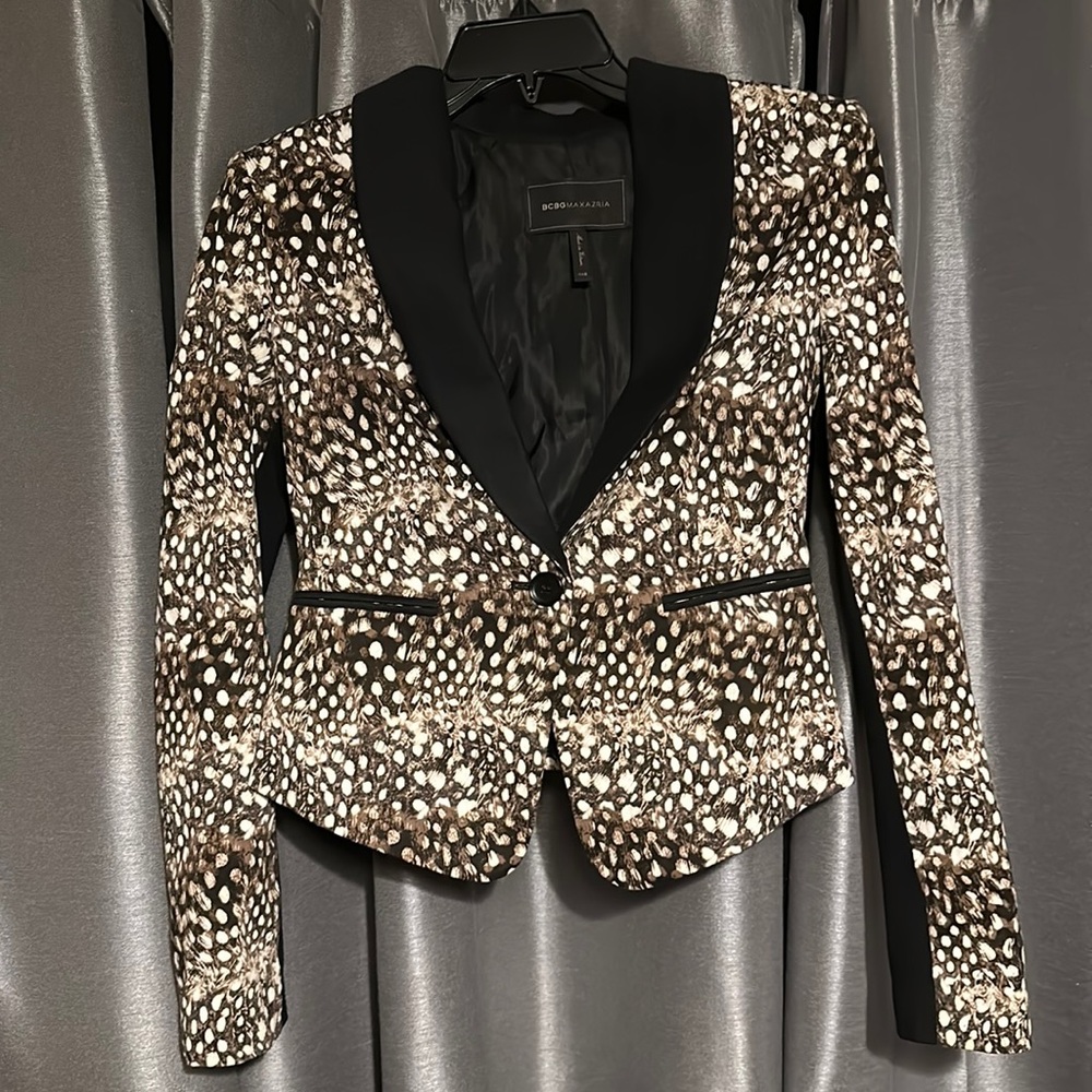 BCBG MAX Bowie StructuredFeather Print Blazer